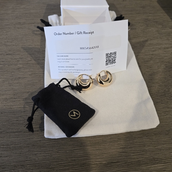 Mejuri Sculptural Hoops gold - Picture 2 of 7